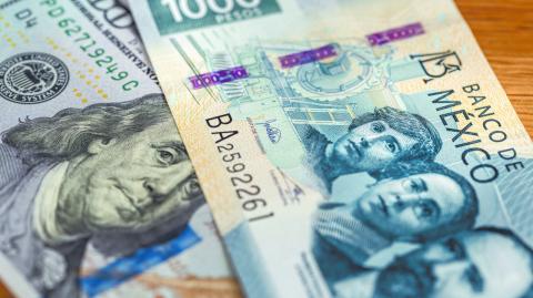 El peso sigue cerca del cierre oficial de ayer, mientras los operadores muestran cautela ante nuevas amenazas arancelarias del presidente Donald Trump.