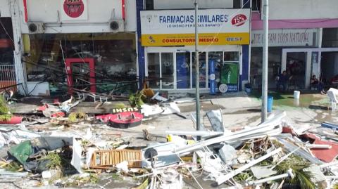 La tormenta tropical Erick se convirtió el miércoles en huracán en aguas del Pacífico, cerca de las costas del suroeste de México, dijo el Centro Nacional de Huracanes de Estados Unidos.